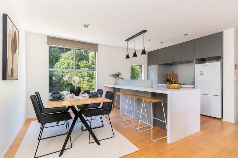 Photo of property in 10 Saddleback Grove, Karori, Wellington, 6012