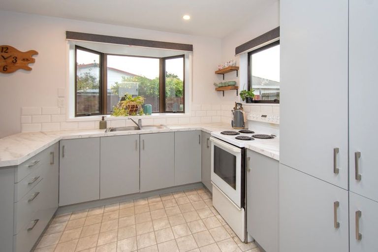 Photo of property in 2/74 Inwoods Road, Parklands, Christchurch, 8083