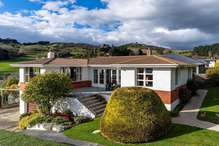 Photo of property in 18 Weir Street, Green Island, Dunedin, 9018