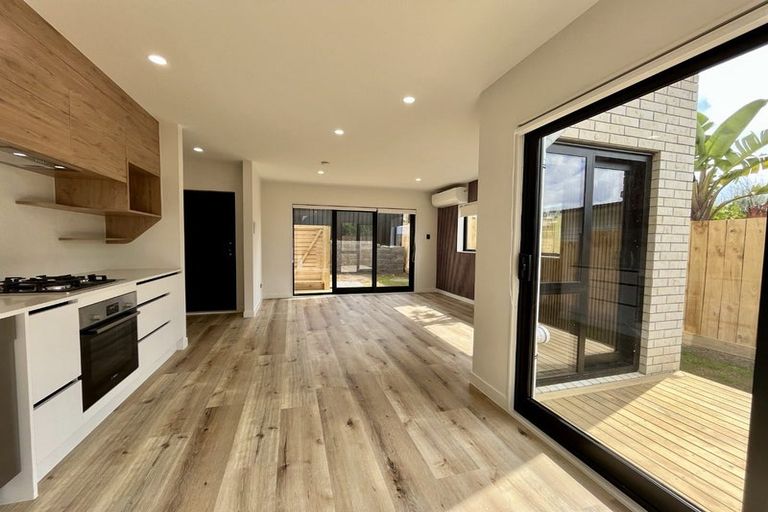 Photo of property in 98f Royal Road, Massey, Auckland, 0614