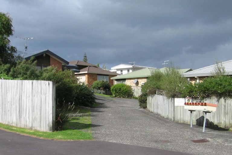 Photo of property in 16 Imelda Road, Te Atatu Peninsula, Auckland, 0610