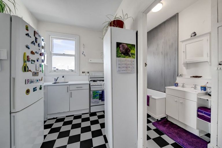 Photo of property in Devonport Apartments, 50/127 Saint Aubyn Street, New Plymouth, 4310