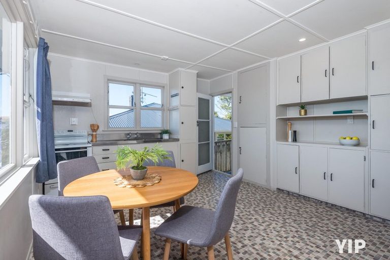 Photo of property in 11 Link Road, Newlands, Wellington, 6037