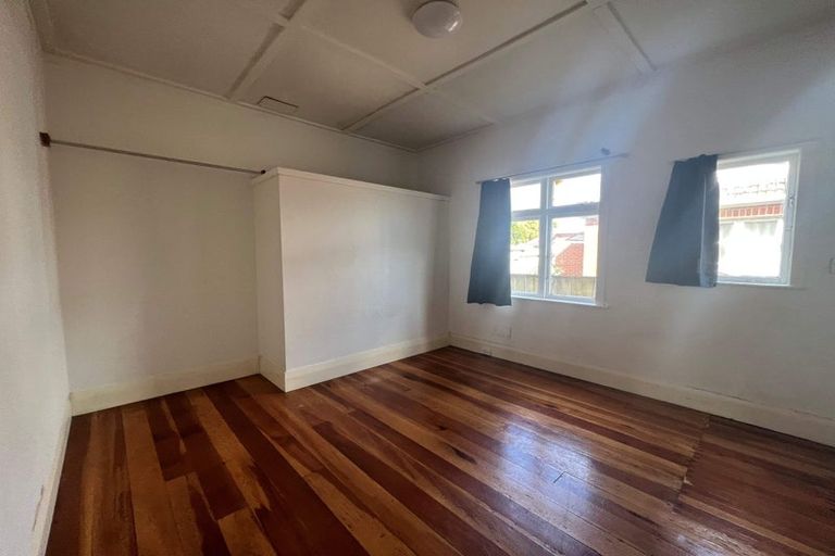 Photo of property in 3152 Great North Road, New Lynn, Auckland, 0600