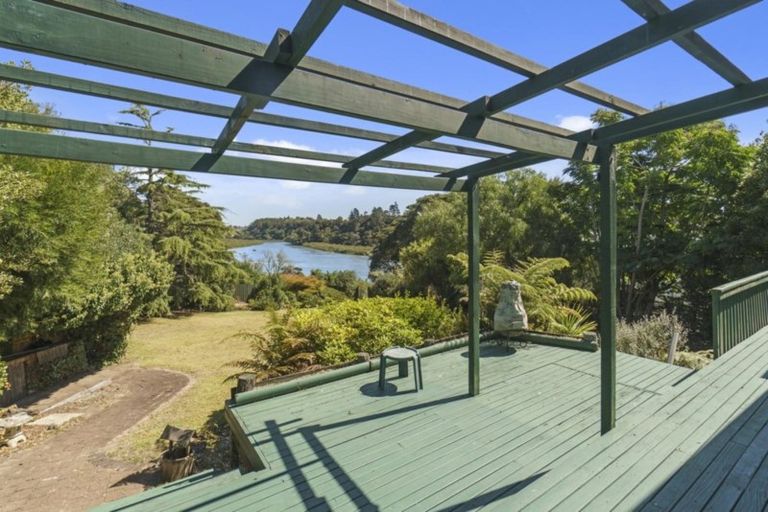 Photo of property in 14 Renata Crescent, Te Atatu Peninsula, Auckland, 0610