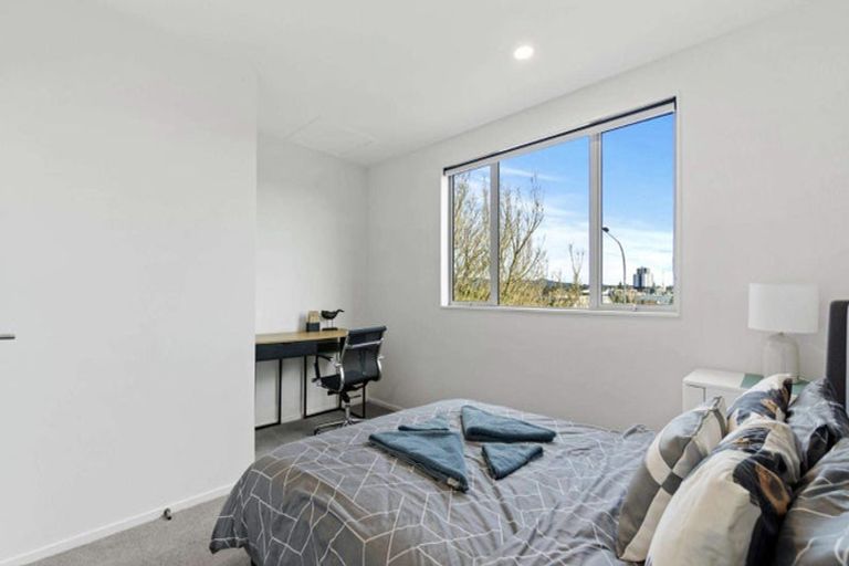 Photo of property in 57a Edmonton Road, Henderson, Auckland, 0612