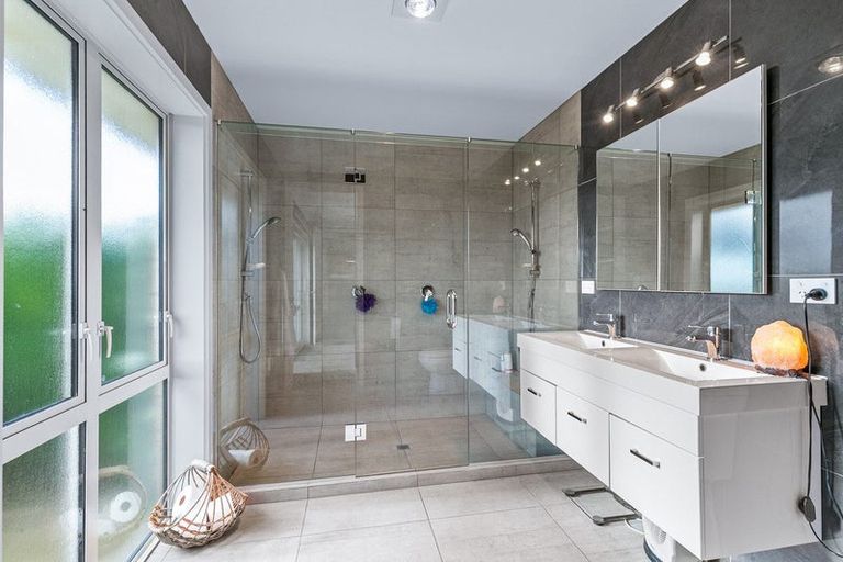 Photo of property in 76 Pohutukawa Drive, Levin, 5571