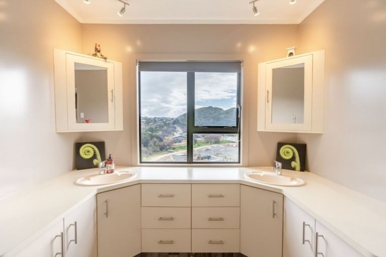 Photo of property in 2/18 Sailmaker Close, Whitby, Porirua, 5024