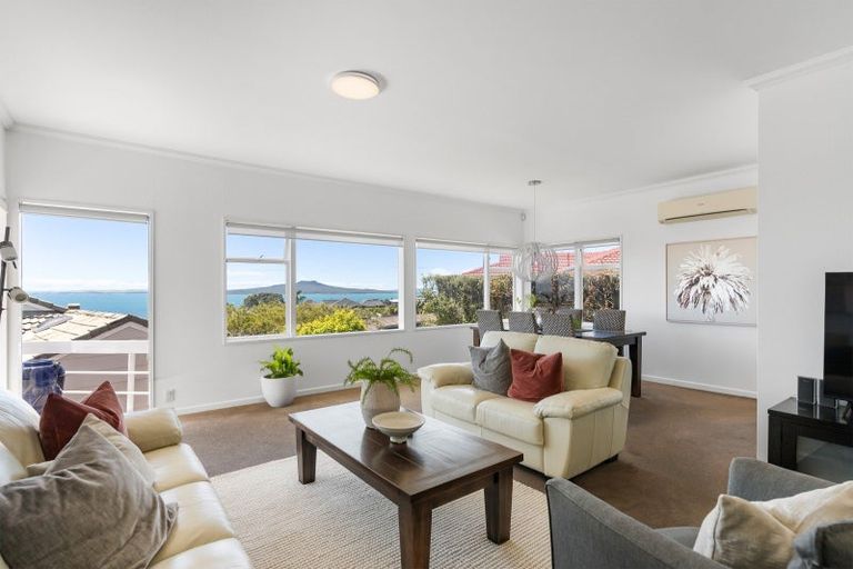 Photo of property in 1/1 Eastcliffe Road, Castor Bay, Auckland, 0620