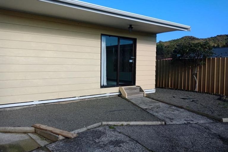 Photo of property in 10 Matthews Road, Wainuiomata, Lower Hutt, 5014