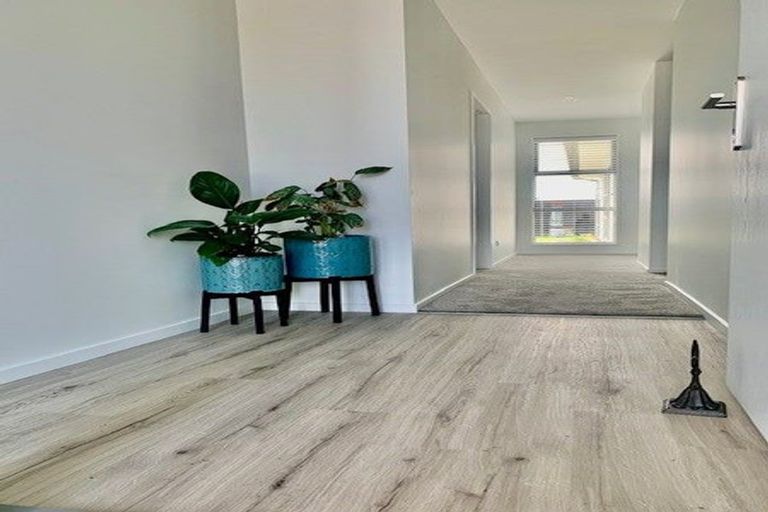 Photo of property in 10 Mccahon Drive, Rangiora, 7400