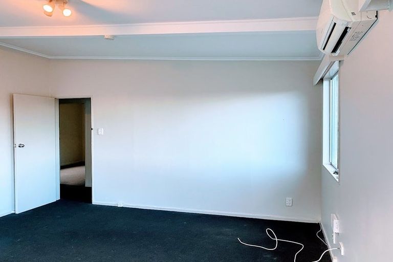 Photo of property in 8 Gahagan Way, Newlands, Wellington, 6037