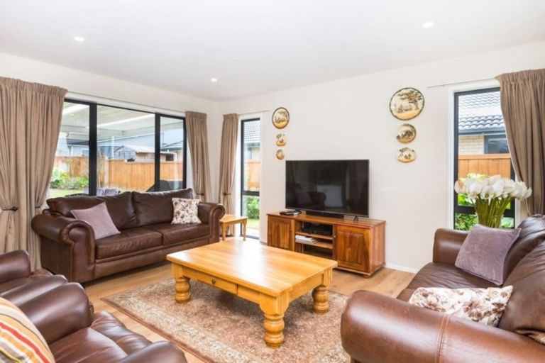 Photo of property in 26 Jelas Drive, Riverhead, 0820