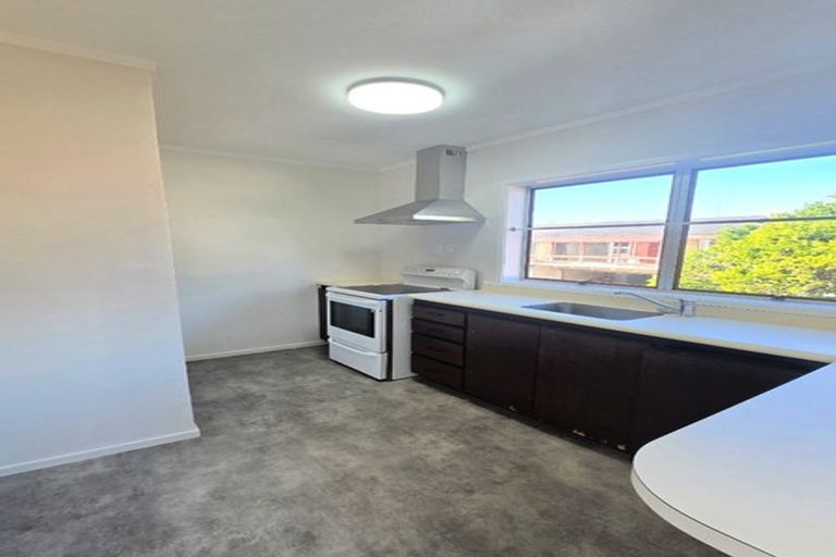 Photo of property in 2/10 Pamela Place, New Lynn, Auckland, 0600