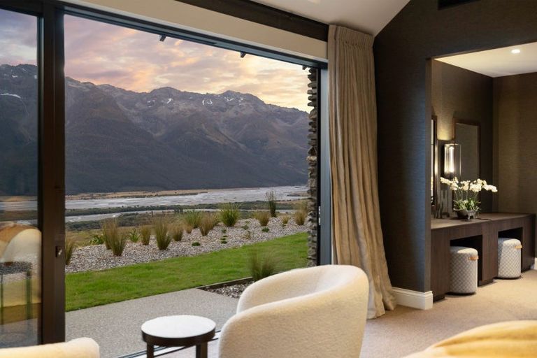 Photo of property in 136 Rosie Way, Glenorchy, 9372