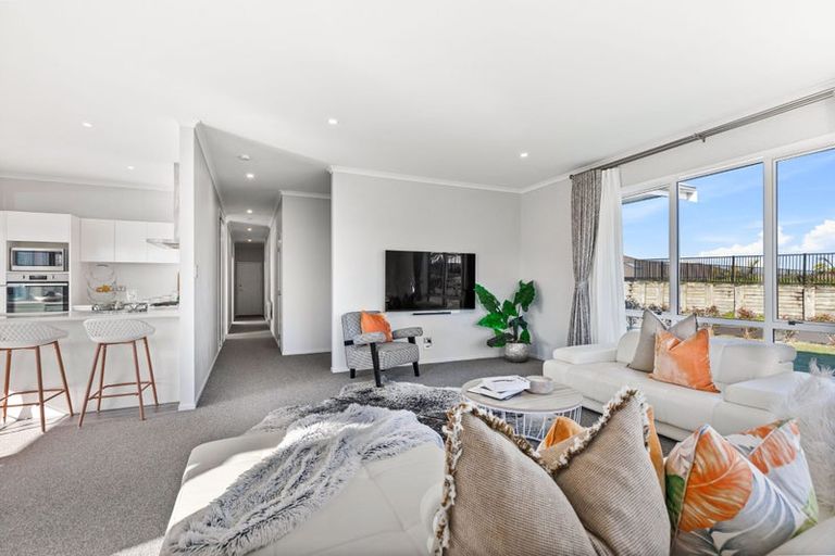Photo of property in 5 Aro Mato Place, Huapai, Kumeu, 0810