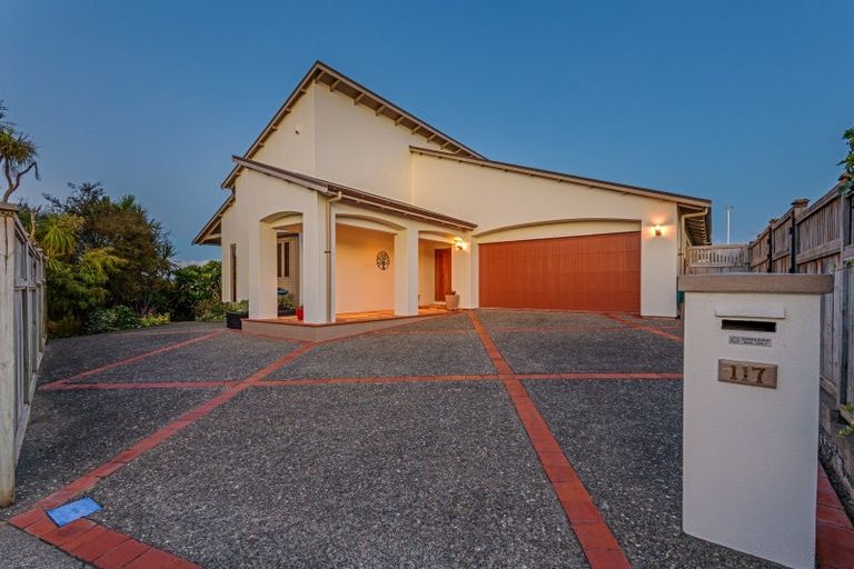 Photo of property in 117 Ruapehu Drive, Fitzherbert, Palmerston North, 4410