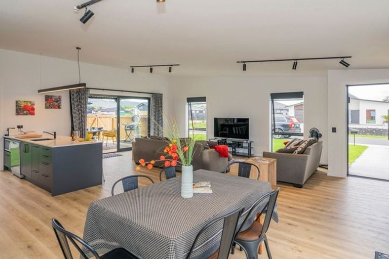 Photo of property in 15 Palm Drive, Whitianga, 3510