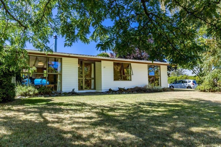 Photo of property in 37 Adamson Drive, Arrowtown, 9302