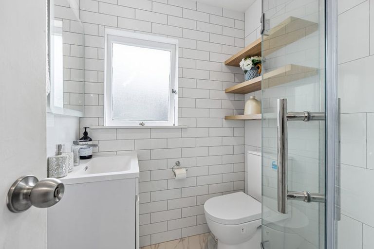 Photo of property in 1/222 Beach Haven Road, Beach Haven, Auckland, 0626