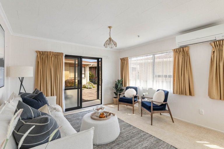 Photo of property in 11 Tukapa Street, Westown, New Plymouth, 4310