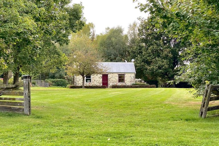 Photo of property in Lombardy Cottage, 162 Shepherds Flat Road, Cambrians, Oturehua, 9386