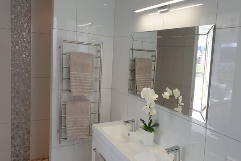 Photo of property in 77 Leeward Drive, Whitianga, 3510