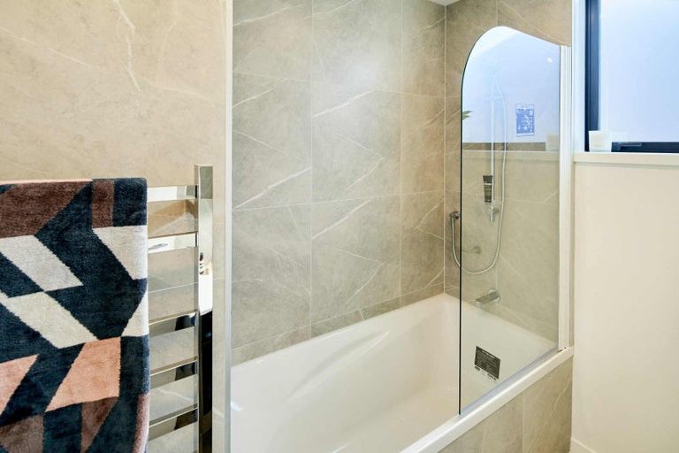 Photo of property in 17 Ara Toutouwai, Karori, Wellington, 6012