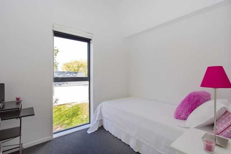 Photo of property in Cornwall Gardens, 2/27 Cornwall Street, St Albans, Christchurch, 8014