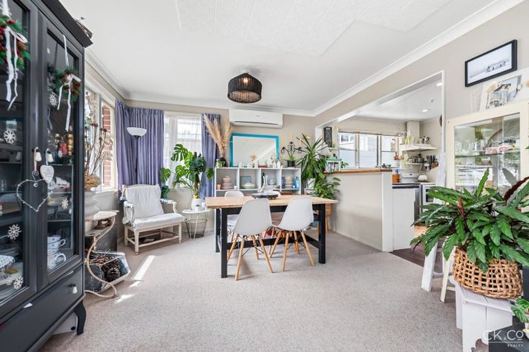 Photo of property in 11 Hall Grove, Ebdentown, Upper Hutt, 5018