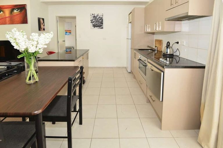 Photo of property in 98b Verran Road, Birkdale, Auckland, 0626