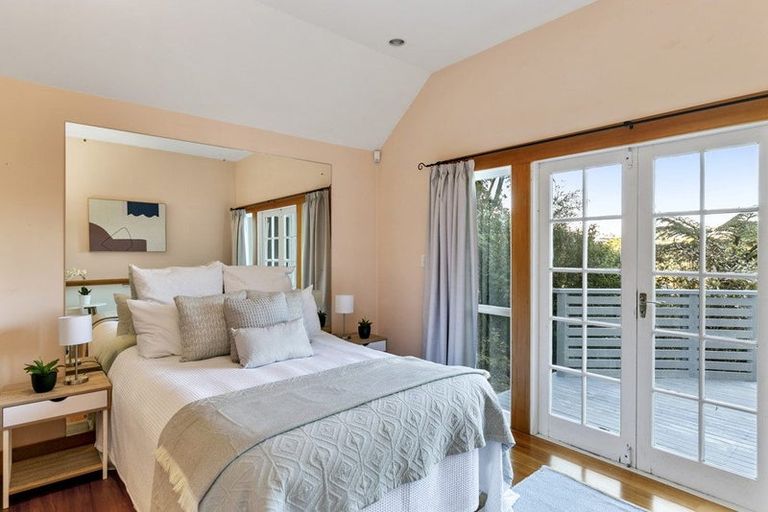 Photo of property in 61 Garden Road, Northland, Wellington, 6012