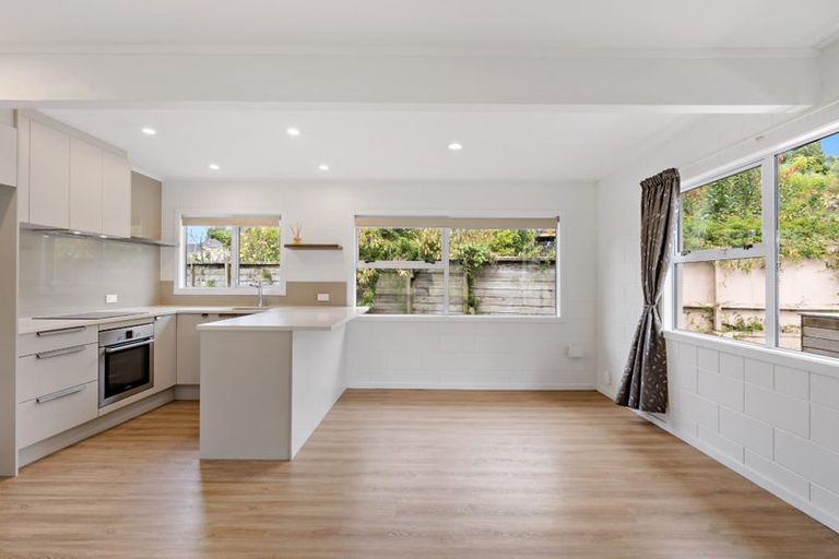 Photo of property in 1/2 Flavia Close, Torbay, Auckland, 0630