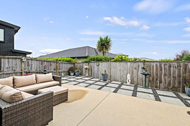 Photo of property in 14 Poutawa Lane, Clarks Beach, 2122