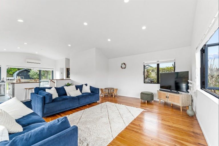 Photo of property in 8 Brigitte View, Snells Beach, 0920