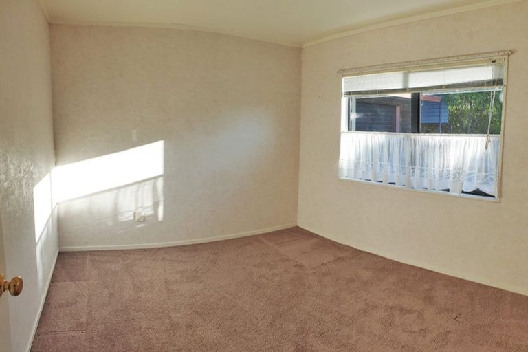 Photo of property in 150 Kaipara Road, Papakura, 2582