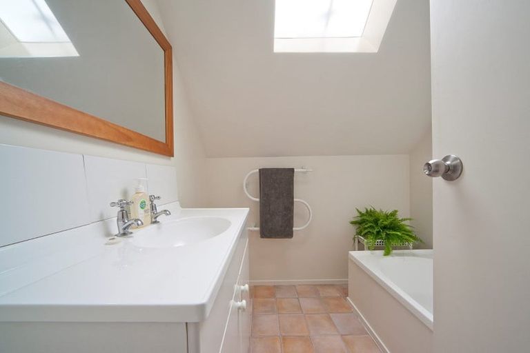 Photo of property in 37 Fields Parade, Oteha, Auckland, 0632