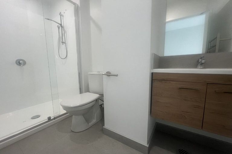 Photo of property in 2 Mikoikoi Crescent, Mangere Bridge, Auckland, 2022