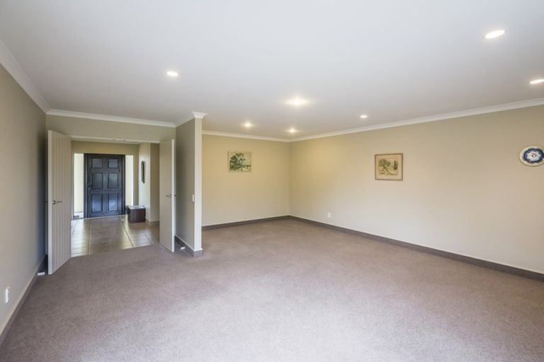 Photo of property in 8 Monarch Place, Paraparaumu Beach, Paraparaumu, 5032