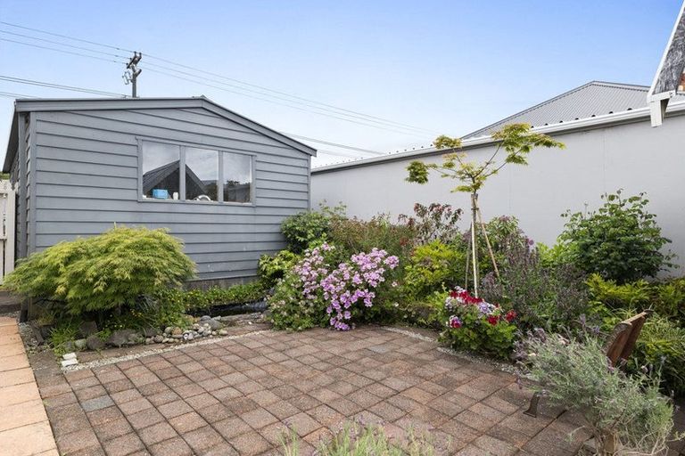 Photo of property in 132 Tukapa Street, Westown, New Plymouth, 4310
