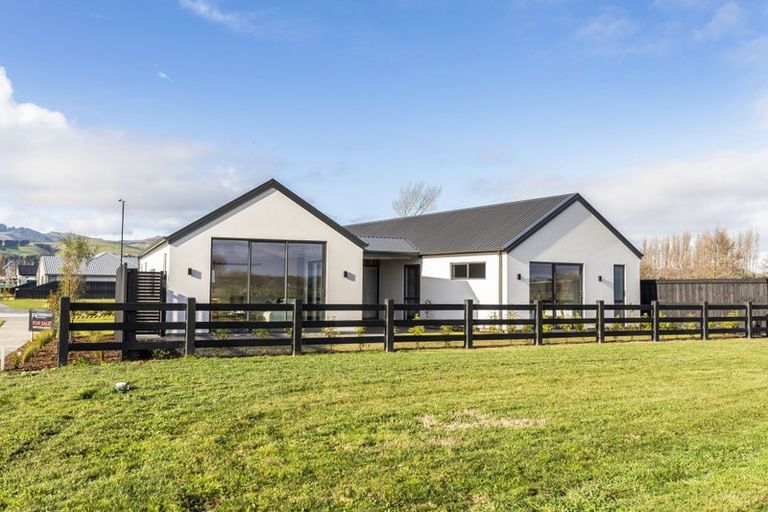 Photo of property in 100 Skibbereen Drive, Halswell, 8025