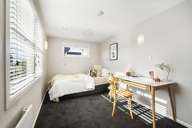 Photo of property in 2/81 Sylvan Avenue, Northcote, Auckland, 0627