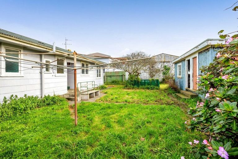 Photo of property in 28 Cambridge Street, Patea, 4520