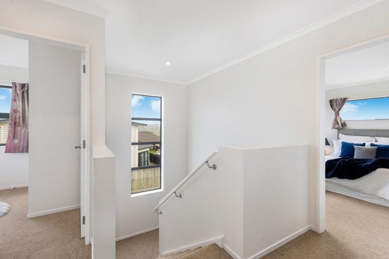 Photo of property in 7a Sandino Place, Grenada Village, Wellington, 6037