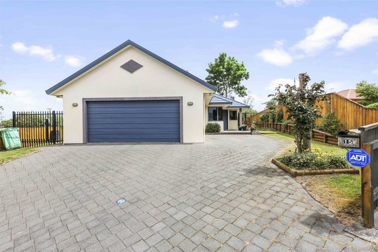 Photo of property in 15 Hollinger Place, Nawton, Hamilton, 3200