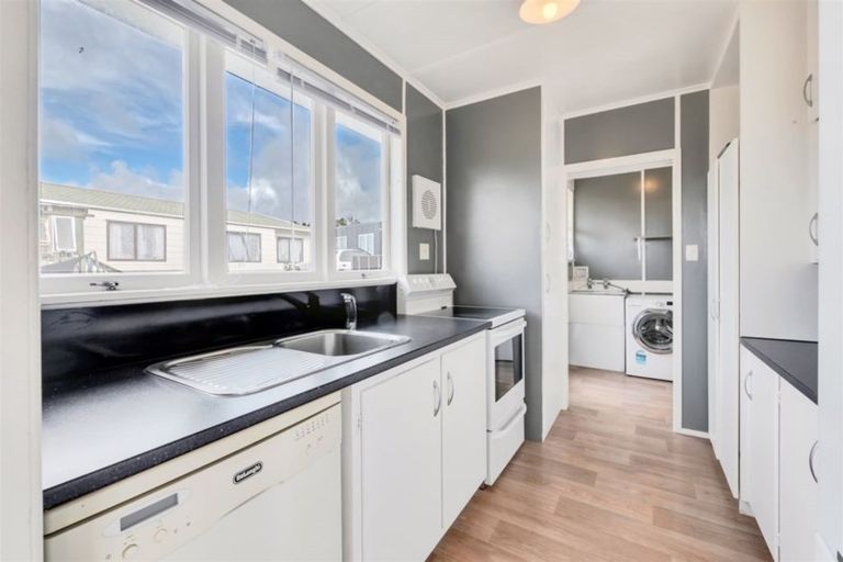 Photo of property in 20 Riserra Drive, Ranui, Auckland, 0612