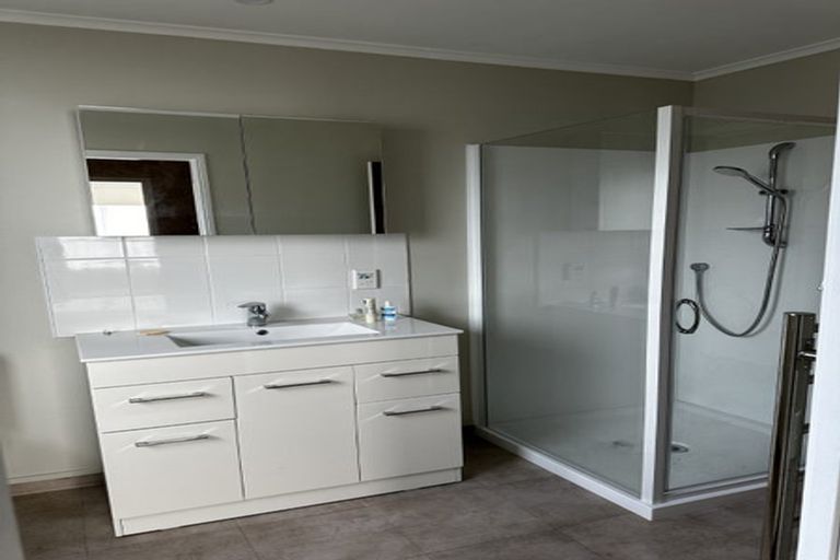 Photo of property in 12 Halberg Street, Papakura, 2110