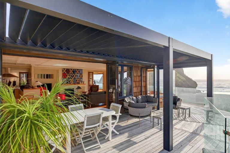 Photo of property in 24 Garden Road, Piha, 0772