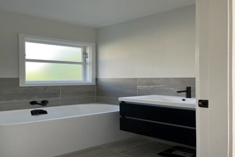 Photo of property in 25 Breton Grove, Kingston, Wellington, 6021