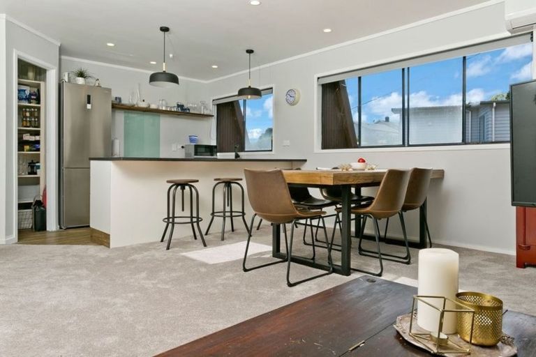 Photo of property in 8/27 Rangatira Road, Birkdale, Auckland, 0626